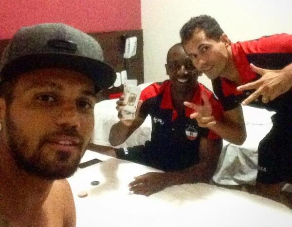 Antes de final, Daniel Piauí posta jogo de cartas com Amarildo e Esquerdinha