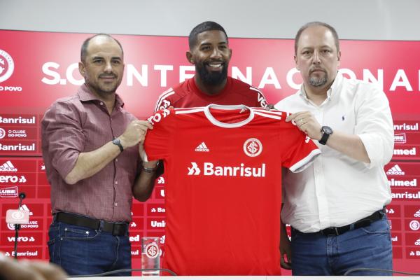 Rodinei explica saída do Flamengo e projeta novo desafio no Inter: "Viver coisas grandes"