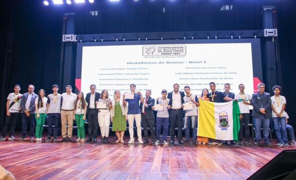 Seduc homenageia estudantes e escolas durante cerimônia regional da 17ª edição da Obmep