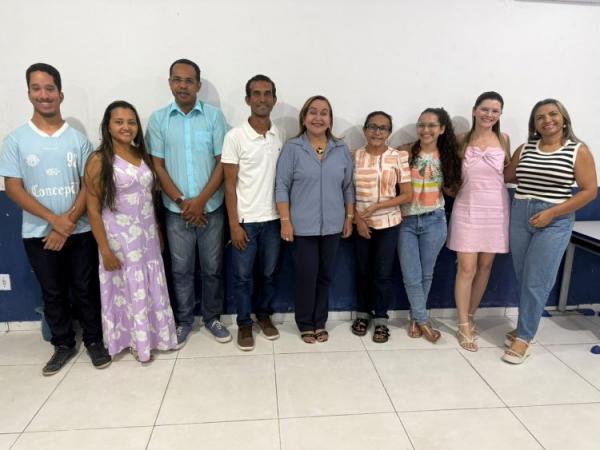 Com início do 2º semestre letivo nesta terça (4), Educação em Floriano acolhe novos professores concursados nas escolas(Imagem:Secom)