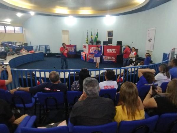 Profissionais da Educa&ccedil;&atilde;o no Piau&iacute; unem-se em manifesta&ccedil;&otilde;es por direitos e valoriza&ccedil;&atilde;o.(Imagem:FlorianoNews)