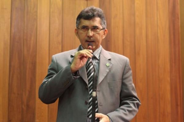 Aluísio Martins elogia novo código civil