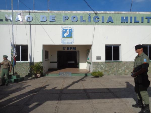 Motociclistas roubam aparelhos celulares em Floriano