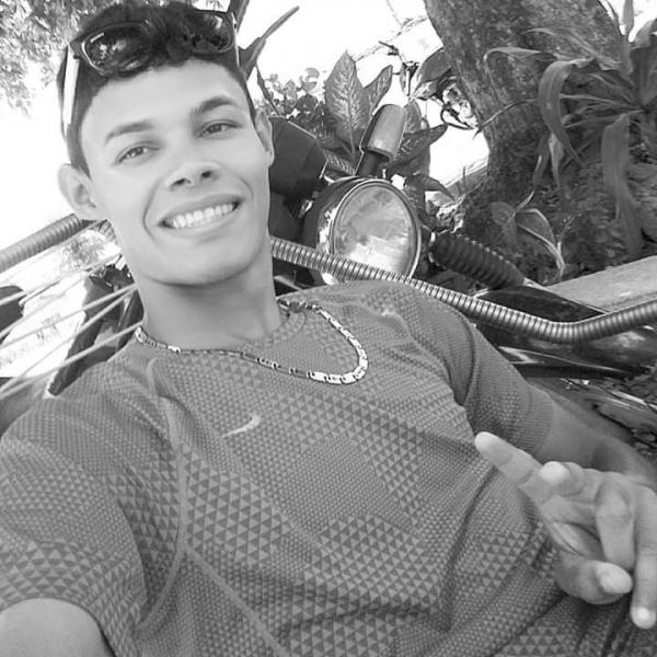 Homem é assassinado com golpes de arma branca em Floriano