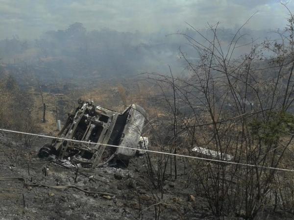 Carros incendiaram ap&oacute;s colis&atilde;o na BR-316 em Demerval Lob&atilde;o.(Imagem:Gilcilene Ara&uacute;jo/G1)