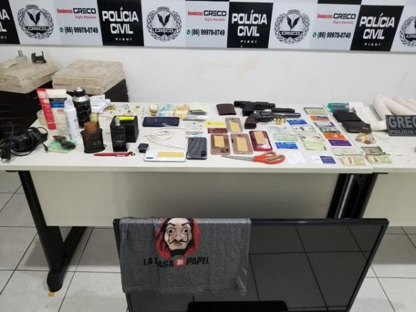 Material apreendido em Teresina com suspeitos de cometer assalto a banco em Pindar&eacute;-Mirim, no Maranh&atilde;o.(Imagem: Greco/ Pol&iacute;cia Civil do Piau&iacute;)