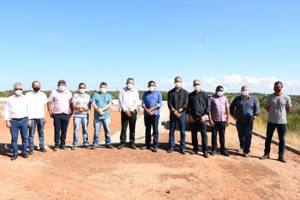 Presidente da Agespisa visita lagoas do esgotamento sanitário de Floriano