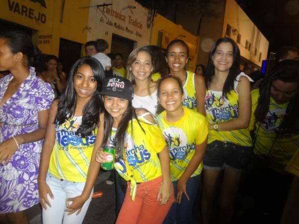 8&ordf; Marcha para Jesus leva multid&atilde;o &agrave;s ruas de Floriano.(Imagem:FlorianoNews)