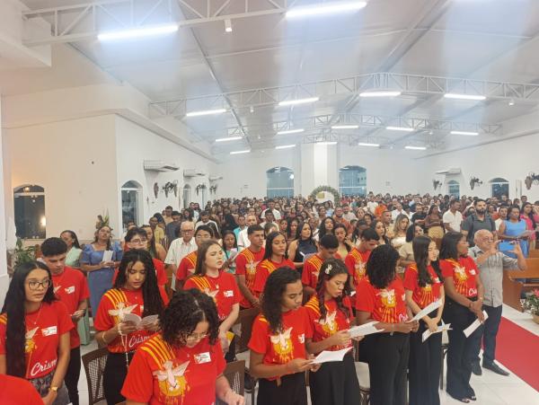 Paróquia Santa Cruz celebra Solenidade de Pentecostes com Sacramento da Crisma em Floriano