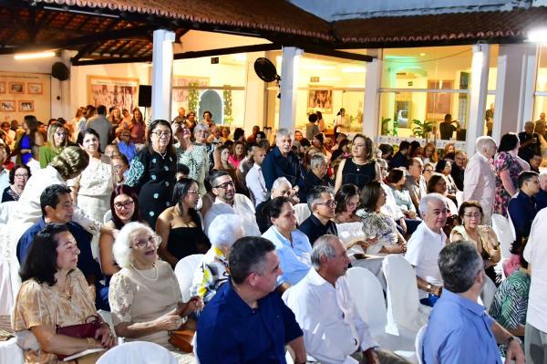  C&acirc;mara Municipal marca presen&ccedil;a no lan&ccedil;amento do 13&ordm; volume da Cole&ccedil;&atilde;o Florianenses.(Imagem:CMF)