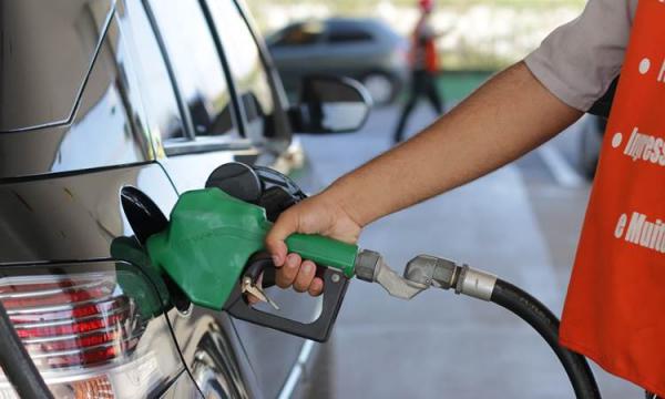 Petrobras reduz preço da gasolina nas refinarias em 1,75%