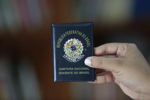 Mais de 57 mil professores do Piauí podem solicitar a Carteira Nacional Docente; saiba como emitir