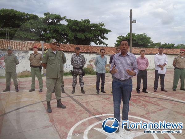 Deputado visita Comando Geral da Pol&iacute;cia Militar de Floriano.(Imagem:FlorianoNews)