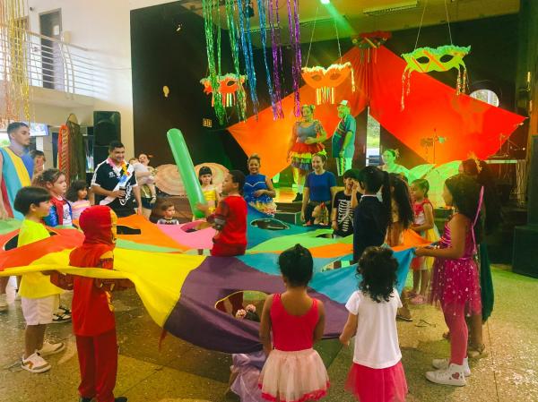 Baile infantil de Carnaval do Sesc Beira Rio encanta famílias em grande festa.(Imagem:Divulgação)