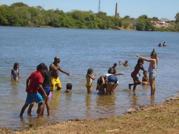 Calor movimenta prainha de Bar&atilde;o de Graja&uacute; no fim de semana.(Imagem:FlorianoNews)
