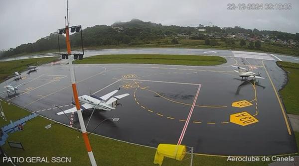 Momento da decolagem do avi&atilde;o no aeroporto de Canela(Imagem:Reprodu&ccedil;&atilde;o)