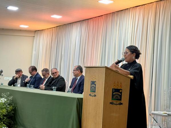 Diretora do CAFS, Edmilsa Santana, durante seu discurso.(Imagem:Divulga&ccedil;&atilde;o)