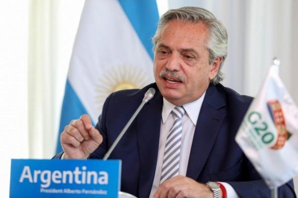 Vacinação na Argentina começará às 9h da terça-feira, diz presidente Fernández