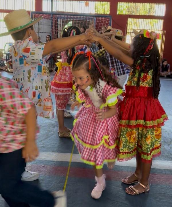 Escola Pequeno Pr&iacute;ncipe encerra projeto 