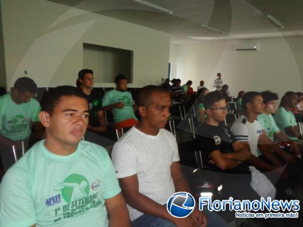 Professores participam de evento em comemora&ccedil;&atilde;o ao Dia do Proferssor de Educa&ccedil;&atilde;o F&iacute;sica.(Imagem:FlorianoNews)