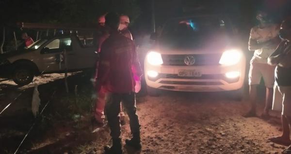 Pai e filha morrem eletrocutados após acidente com antena de internet em Barras