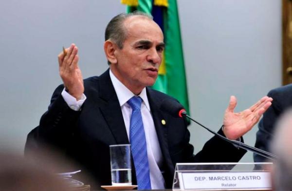 Marcelo Castro faz balanço e diz que impeachment saiu da pauta