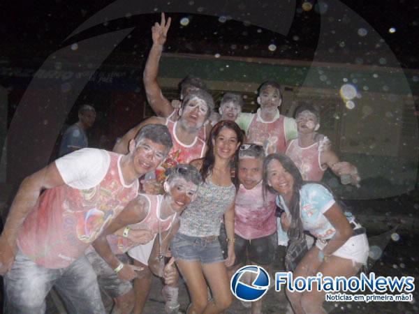 Bloco Os Papeleiros abre o carnaval de Bar&atilde;o de Graja&uacute; com o tradicional Z&eacute; Pereira. (Imagem:FlorianoNews)