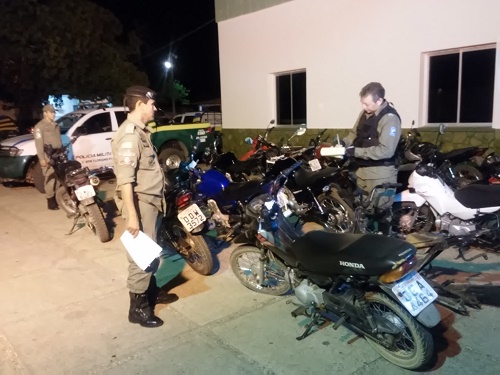 Polícia Militar continua recolhendo veículos irregulares das ruas de Floriano