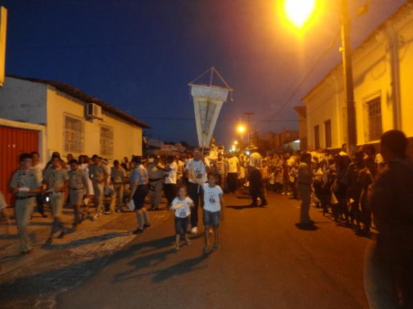 Cat&oacute;licos participaram da III Caminhada da Paz em Floriano.(Imagem:FlorianoNews)