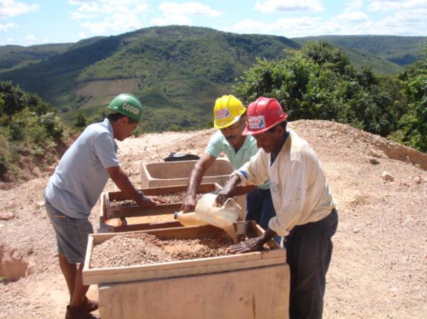 Processo de minera&ccedil;&atilde;o da Mina do Boi Morto, em Pedro II, no Piau&iacute;.(Imagem:Marcelo Morais/Sebrae)