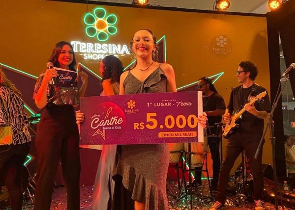 Estudante de escola estadual vence festival de música em Teresina