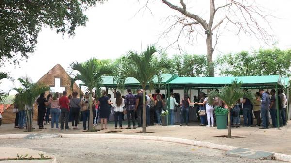 Jovem morta após ser atropelada junto com amiga é sepultada em Teresina