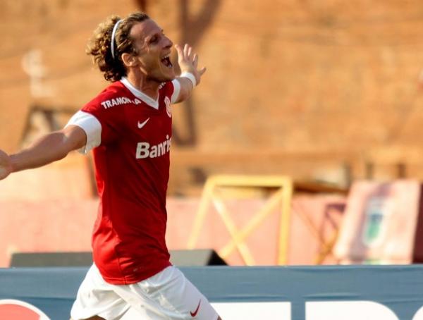 Forl&aacute;n celebra seu encontro com os gols no futebol brasileiro.(Imagem:Wesley Santos / Ag&ecirc;ncia Estado)