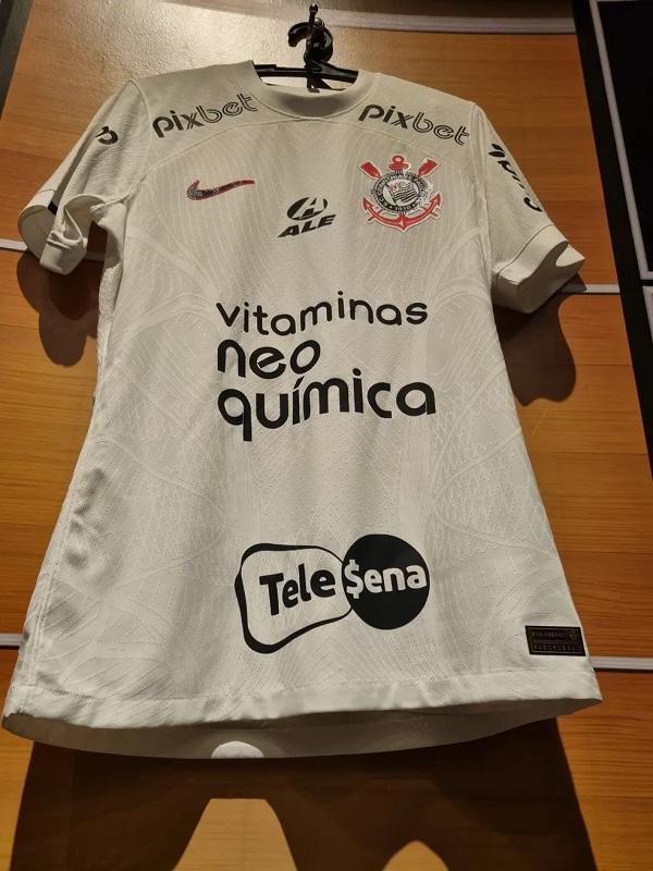 Quanto vale a camisa? Corinthians fecha patrocínios de uniforme e arrecada 50% a mais do que rival