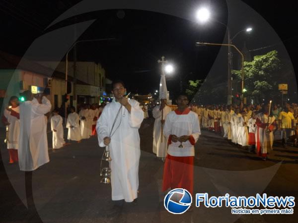 Cat&oacute;licos celebraram Corpus Christi com missa e prociss&atilde;o.(Imagem:FlorianoNews)