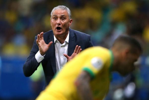 Tite defende ascensão de filho na comissão técnica da Seleção: "Orgulho da capacidade dele"