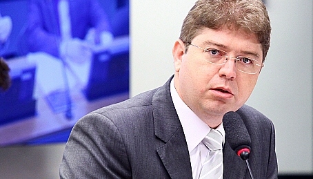 Base se esvazia e governo Temer fica menor, diz Rodrigo Martins