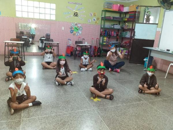  Em comemora&ccedil;&atilde;o ao Dia do &Iacute;ndio, alunos da Escola Pequeno Pr&iacute;ncipe se caracterizam de ind&iacute;genas.(Imagem:EPP)