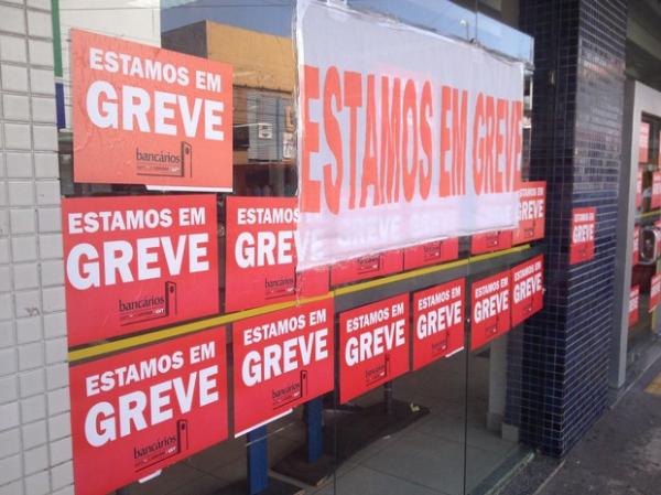Greve dos banc&aacute;rios entrou na segunda semana.(Imagem: John Pacheco/G1)