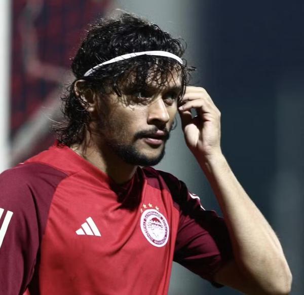 Gustavo Scarpa Olympiacos (Imagem:Divulga&ccedil;&atilde;o/ Olympiacos)