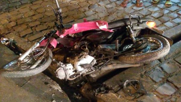 Motociclista fica ferido em acidente com caminhão em Floriano.(Imagem:Reprodução/Whats App)