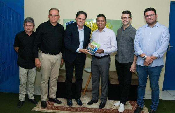 Palestra e lançamento do livro
