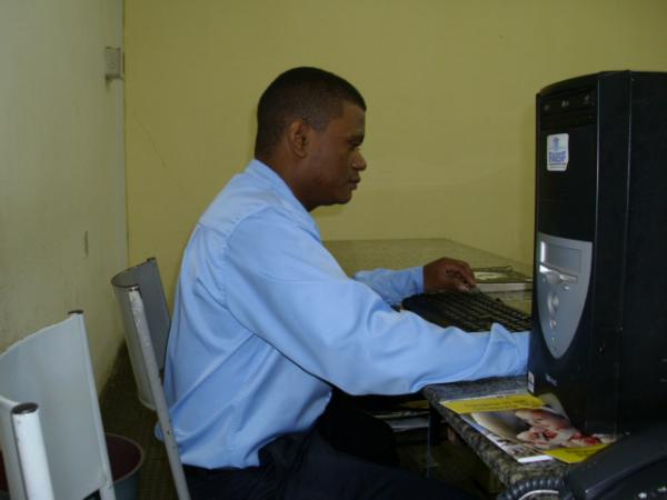 T&eacute;cnico de infrom&aacute;tica que sempre faz compras atrav&eacute;s da internet(Imagem:L&eacute;o Miranda)