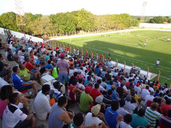 Cori-Sabb&aacute; sai na frente, mas Barras vence jogo em Floriano.(Imagem:FlorianoNews)