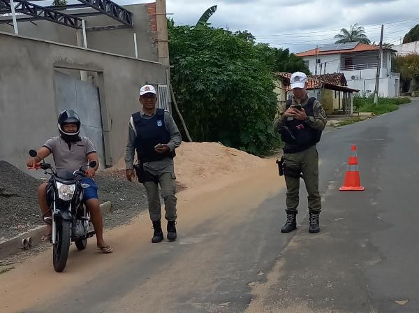 3º BPM realiza blitz no bairro Catumbi como parte de ações preventivas em Floriano(Imagem:Divulgação/PM)
