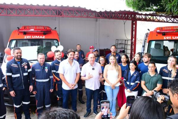 Sa&uacute;de de Floriano comemora 19 anos do SAMU com entrega de duas novas ambul&acirc;ncias(Imagem:Secom)
