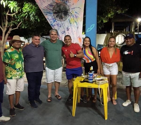 Deputado Fábio Xavier participa do Carnaval de Floriano ao lado do líder político Maurício Bezerra