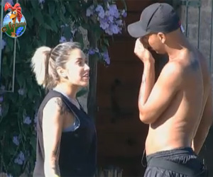 "Fiquei pelado porque estou me sentindo em casa", explica Dinei