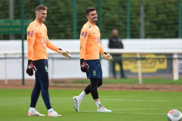 Goleiros Bento e Rafael em treino da sele&ccedil;&atilde;o brasileira.(Imagem:Rafael Ribeiro / CBF)