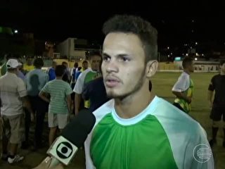 De férias, Rômulo participa de partida beneficente com amigos em Picos